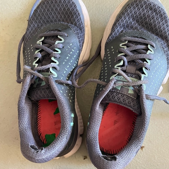 Women’s Under Armour Sneakers (no inserts) - Picture 4 of 5